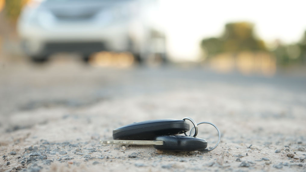 Car keys on the ground